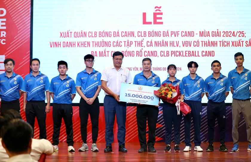 CLB bóng bàn CAND - T&amp;T nhận thưởng vì đã đạt hạng Nhất toàn đoàn Giải bóng bàn trẻ, thiếu niên, nhi đồng năm 2024.