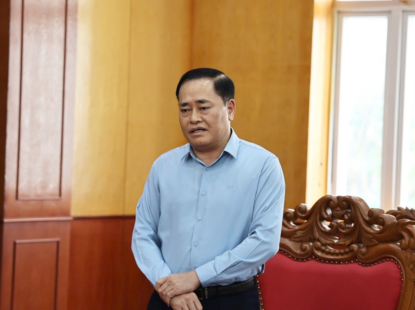 Chủ tịch UBND tỉnh Lạng Sơn Hồ Tiến Thiệu báo cáo tình hình mưa lũ.