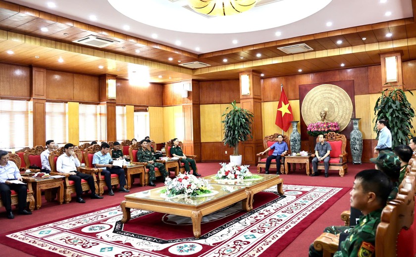 Quang cảnh buổi làm việc.