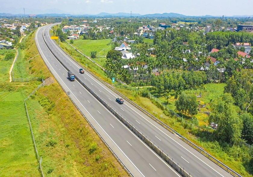 Cao tốc Đà Nẵng - Quảng Ngãi.