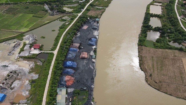 Hầu hết cãi bãi than trên địa bàn huyên Kim Thành vi phạm luật đê điều