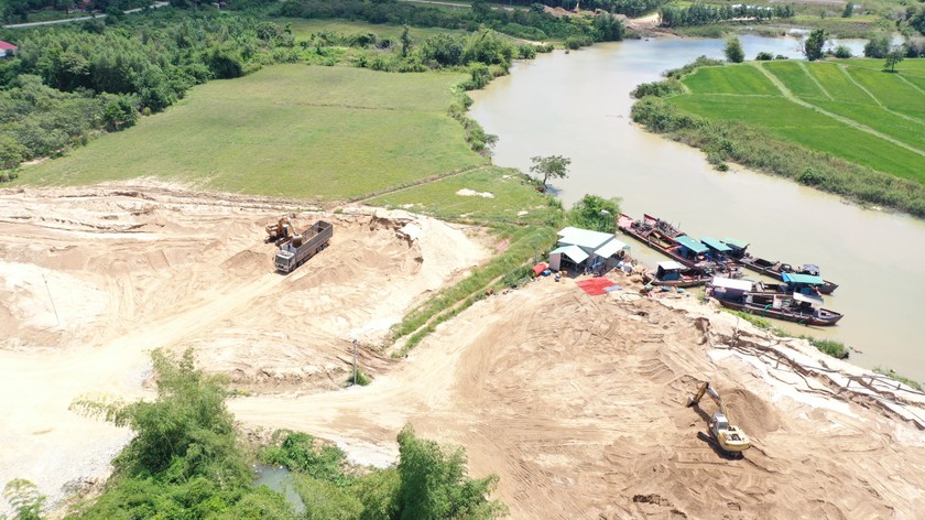 Nhức nhối nạn khai thác cát trên địa bàn Bình Thuận