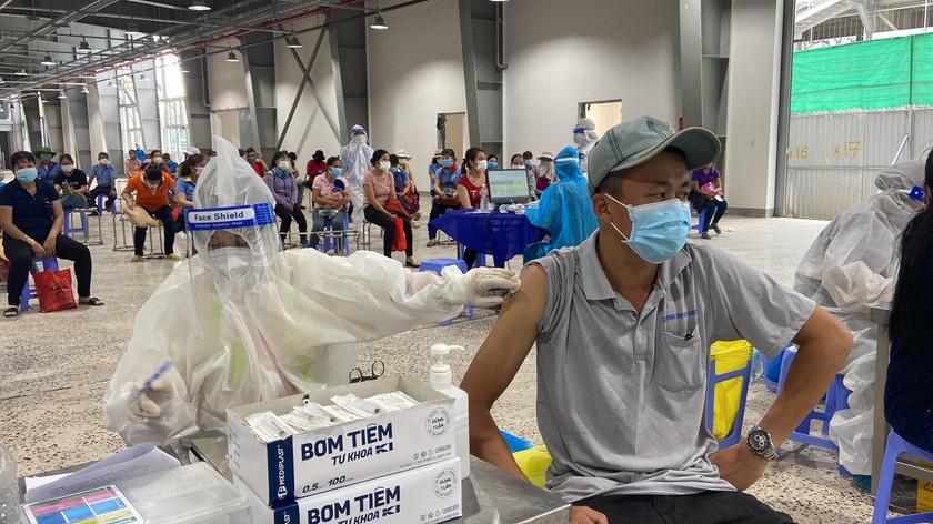 Một điểm tiêm vaccine phòng COVID-19 cho công nhân tại Đồng Nai. 