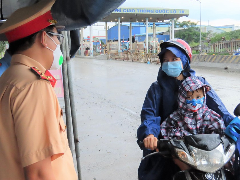 Chốt kiểm tra tại điểm giao giữa Đồng Nai và Bình Dương