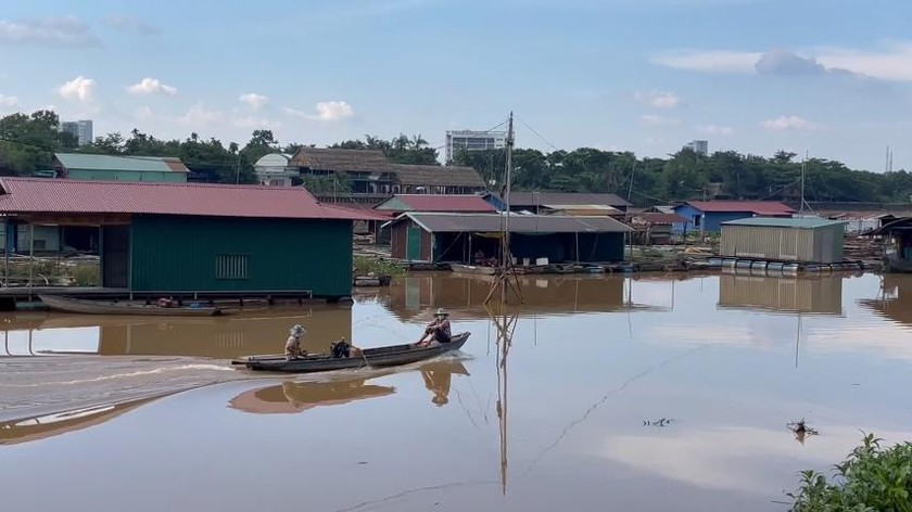 Bấp bênh cuộc sống người dân làng bè ở TP Biên Hòa