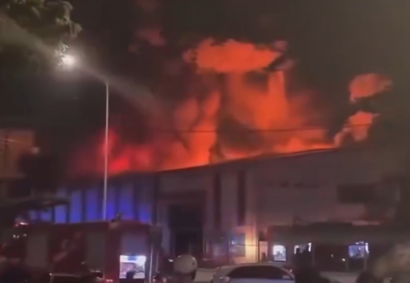 Đã dập tắt đám cháy lớn tại khu công nghiệp Nam Tân Uyên 