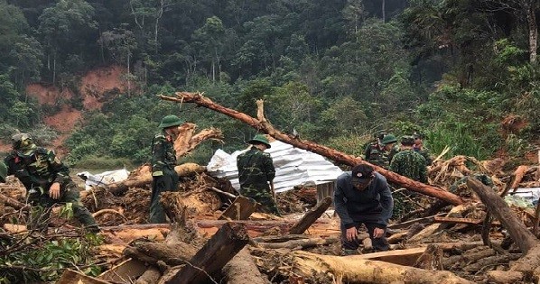 Tạm dừng tìm kiếm nạn nhân mất tích ở Phước Sơn để phòng, chống bão số 10