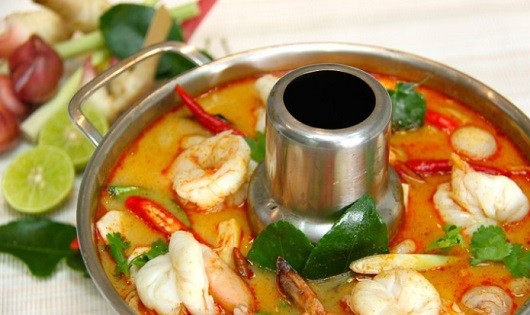 Đổi gió cuối tuần cho cả nhà với Lẩu Thái Tom Kha Gai Cay Nồng 