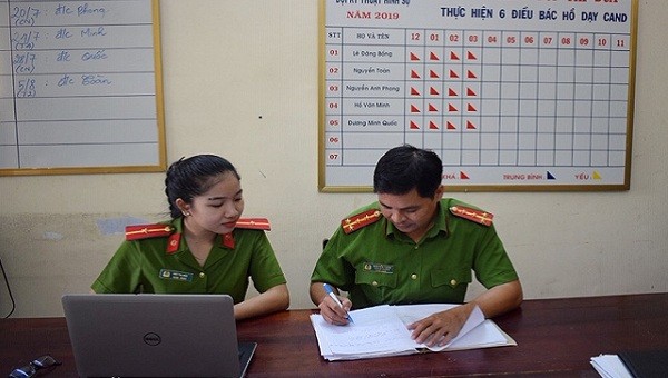 Đại úy Toàn không những luôn hết lòng trong công việc mà còn là cầu nối giữa Chỉ huy và cán bộ, chiến sỹ trong đơn vị.