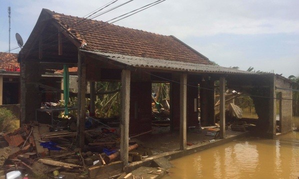 Nhà bà Mai Thị Chóng (đội 6, thôn Đại Phong, xã Phong Thủy, huyện Lệ Thủy) sau trận "đại hồng thủy" vừa qua.