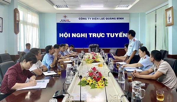 Đoàn Thanh tra của Sở KH&CN kiểm tra chuyên ngành về đo lường tại PC Quảng Bình.