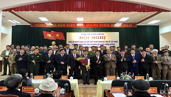 Hội nghị công bố Quyết định sáp nhập Đảng bộ huyện Trà Lĩnh vào Đảng bộ huyện Trùng Khánh thành Đảng bộ huyện Trùng Khánh.