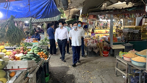 Ông Bùi Văn Quang - Phó Bí thư Tỉnh uỷ, Chủ tịch UBND tỉnh đã đi kiểm tra công tác phòng, chống dịch Covid-19.