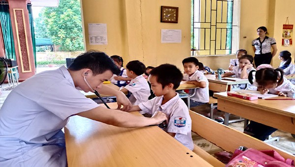 Chương trình khám sàng lọc phát hiện sớm tim bẩm sinh cho các em học sinh tại trường học