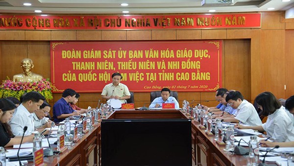 Ông Phạm Tất Thắng Phó Chủ nhiệm Ủy ban Văn hóa giáo dục, thanh niên, thiếu niên và nhi đồng phát biểu tại buổi làm việc