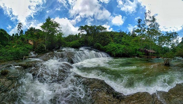 Khu du lịch thác Đăng Mò có vẻ đẹp hoang sơ, trữ tình thu hút nhiều du khách đến tham quan