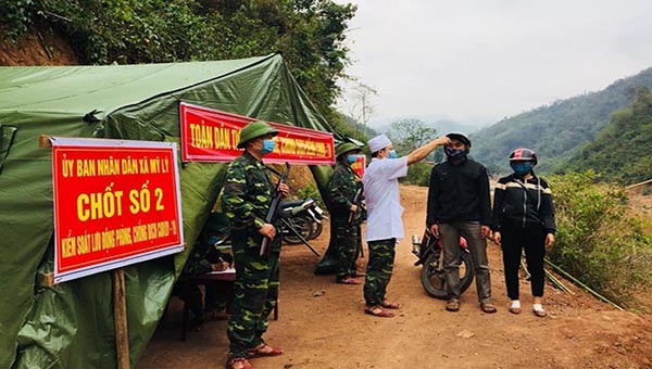 Bộ đội biên phòng tăng cường công tác kiểm soát chặt chẽ tại các đường mòn, lối mở, tổ chức tuần tra, kiểm soát chặt chẽ biên giới.