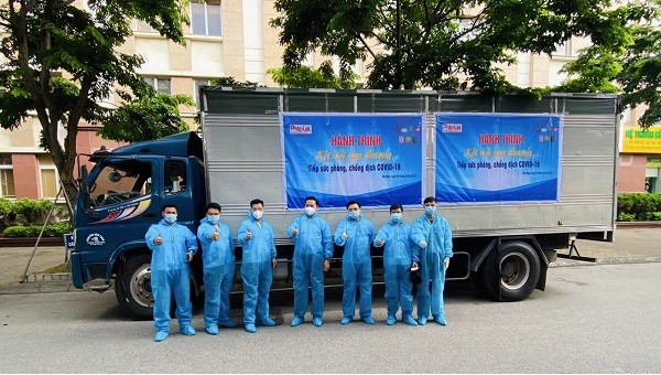 Thành viên đoàn thiện nguyện đều nghiêm túc thực hiện 5K và đảm bảo an toàn cho chuyến đi.