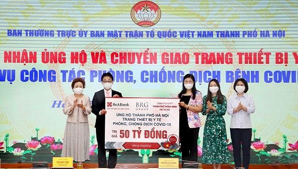 Tập đoàn BRG, Ngân hàng SeABank và Công ty Thành phố Thông minh ủng hộ TP Hà Nội trang thiết bị y tế trị giá 50 tỷ đồng.