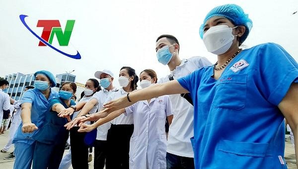 Đội ngũ y bác sỹ tỉnh Thái Nguyên lên đường hỗ trợ tỉnh Long An ngày 11/8; Ảnh: TNTV.