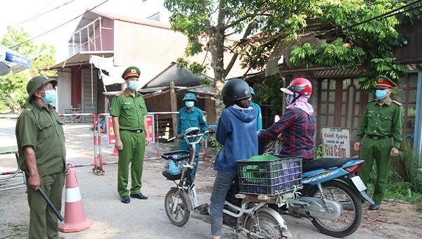 Thái Nguyên kiểm soát chặt chẽ tại các chốt, quyết giữ vững "vùng xanh". Ảnh: Nhị Hà