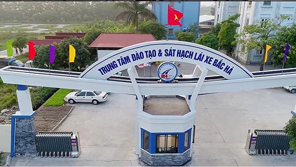 Trung tâm đào tạo và sát hạch lái xe Bắc Hà đã không ngừng đầu tư xây dựng cơ sở hạ tầng, sân bãi, phương tiện, thiết bị phục vụ công tác đào tạo, sát hạch cấp GPLX cơ giới đường bộ đảm bảo theo quy chuẩn kỹ thuật quốc gia