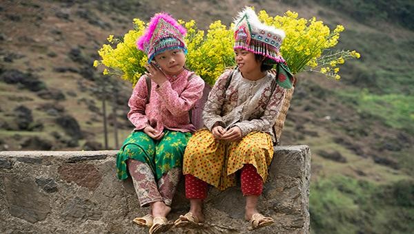 Nằm trên núi cao, lọt thỏm giữa những mỏm đá trong cao nguyên Đồng Văn, Lao Xa là nơi sinh sống của đồng bào dân tộc Mông