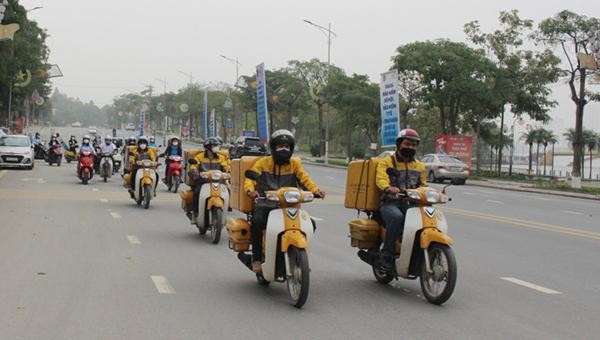 Cán bộ, nhân viên ngành BHXH tỉnh tham gia diễu hành tại lễ ra quân. Nguồn: phutho.gov.vn