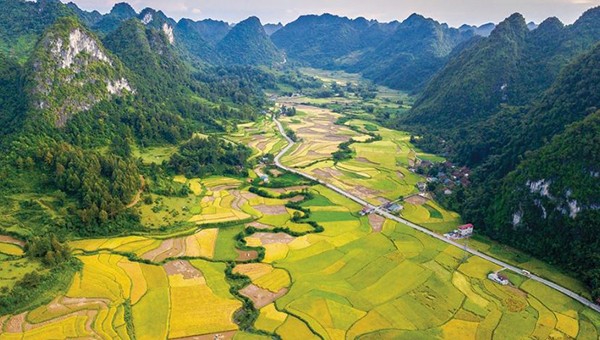 Công viên Địa chất Non nước Cao Bằng có diện tích hơn 3.000 km2