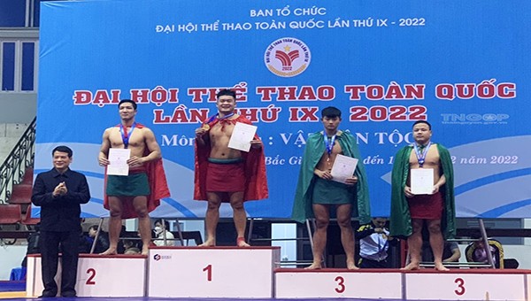 Vận động viên Mai Văn Luật giành huy chương Vàng ở nội dung Vật dân tộc hạng 81kg