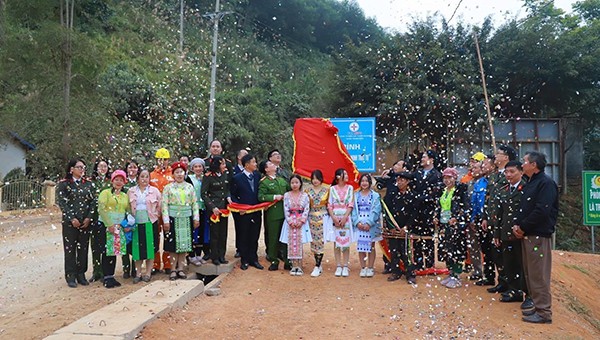 Công an tỉnh Tuyên Quang tổ chức bàn giao 2 công trình “Thắp sáng đường quê bảo đảm an ninh trật tự” tại huyện Hàm Yên