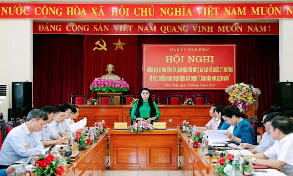 Bí thư Tỉnh ủy Hoàng Thị Thúy Lan phát biểu tại hội nghị