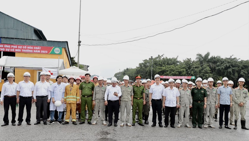 Buổi diễn tập của Công ty CP Supe Phốt phát và Hóa chất Lâm Thao được thực hiện bài bản, chính xác, nhanh gọn, đảm bảo an toàn tuyệt đối về người và tài sản, đáp ứng các mục tiêu, yêu cầu đề ra. (Ảnh: Ngọc Phúc)