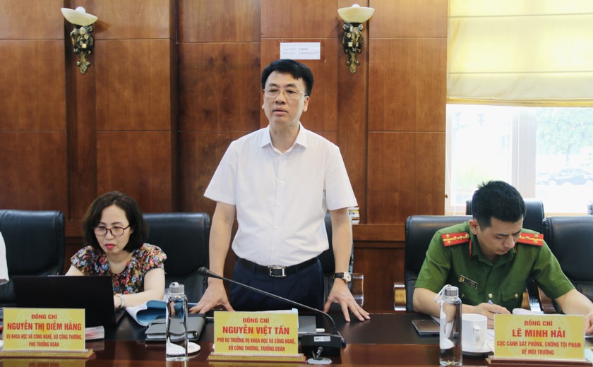Phó Vụ trưởng Vụ Khoa học và Công nghệ Nguyễn Việt Tấn phát biểu tại buổi làm việc (Ảnh: Hoàng Thu)
