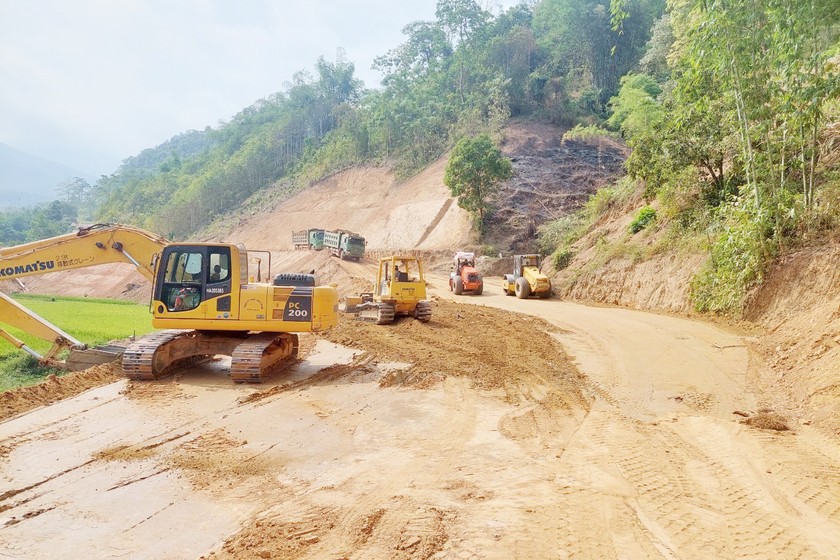 Dự án tuyến đường thành phố Bắc Kạn - Hồ Ba Bể là công trình trọng điểm của tỉnh được phân bổ vốn kịp thời (Ảnh: Hoàng Thu)