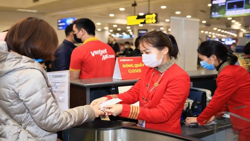 Vietjet dành tặng khách hàng hàng triệu voucher 100.000 đồng và 50.000 đồng.