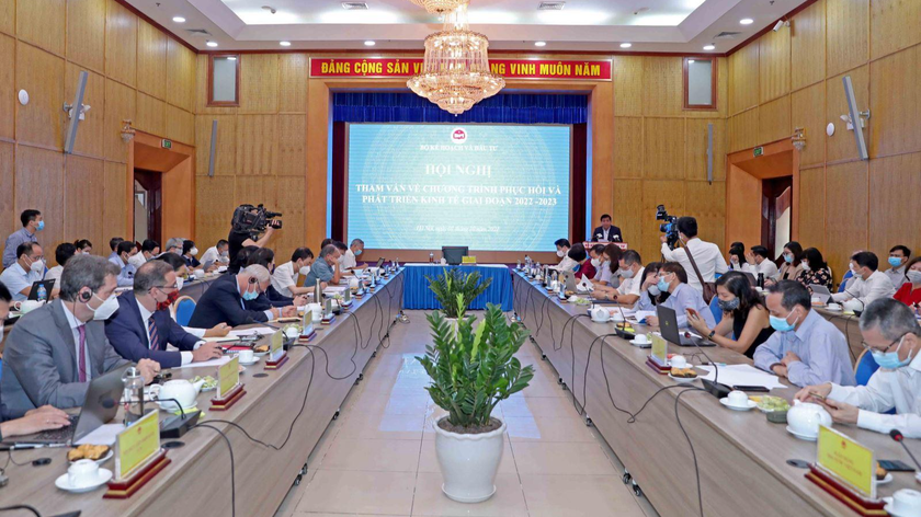 Hội nghị tham vấn về Chương trình phục hồi và phát triển kinh tế giai đoạn 2022-2023 diễn ra tại Bộ Kế hoạch đầu tư ngày 01/10/2021.