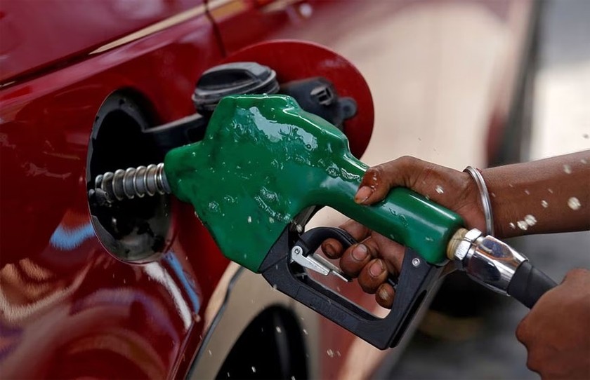 Giá dầu thô tiếp tục tăng cao.