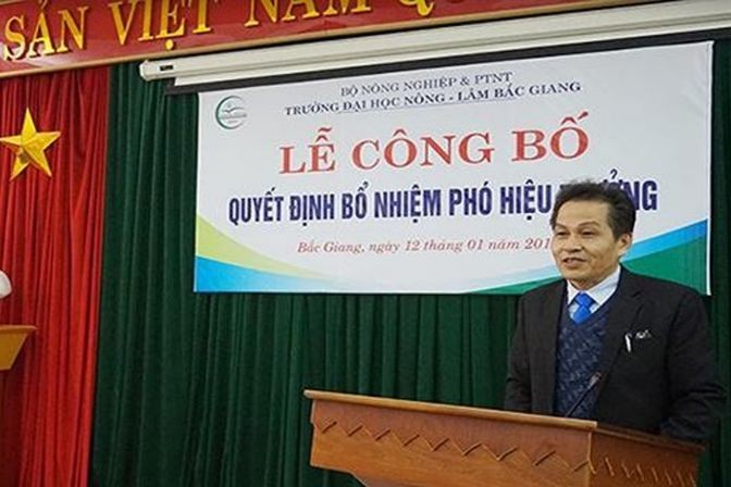 Thầy giáo Nguyễn Quang Hà phát biểu tại Lễ công bố Quyết định bổ nhiệm Phó Hiệu trưởng.