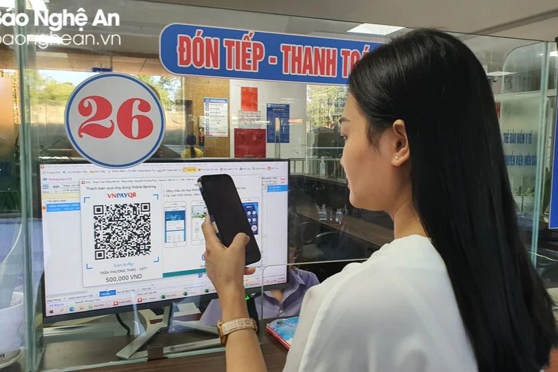 Thanh toán viện phí qua mã QR động đang phổ biến tại nhiều bệnh viện. (Nguồn ảnh: Báo Nghệ An)