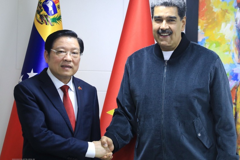 Trưởng Ban Nội chính Trung ương Phan Đình Trạc (bên trái) hội kiến Chủ tịch Đảng PSUV, Tổng thống Venezuela Nicolás Maduro. (Nguồn ảnh: TTXVN)