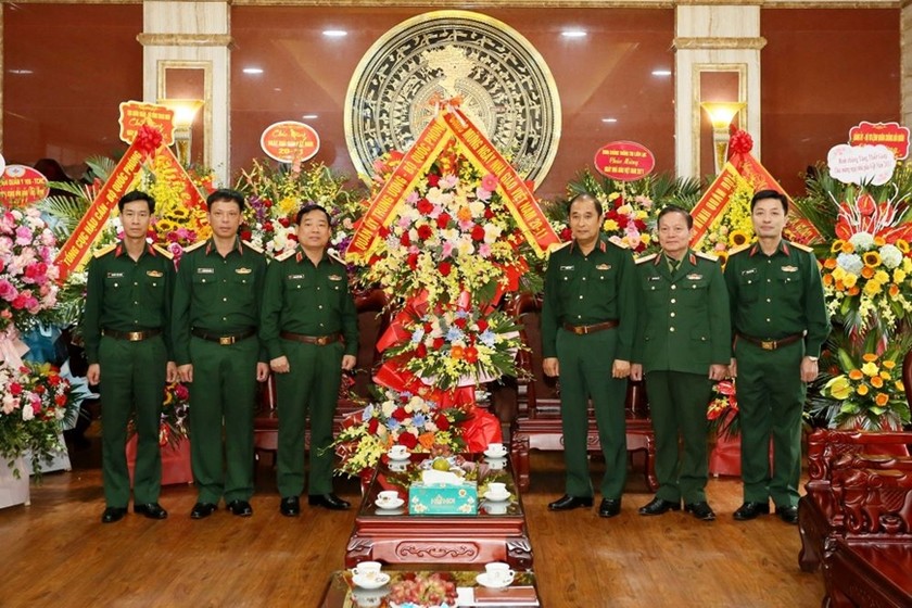 Quân ủy Trung ương, Bộ Quốc phòng tặng lẵng hoa chúc mừng Học viện Hậu cần nhân ngày 20/11.
