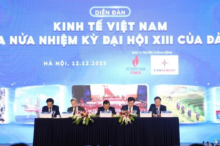 Diễn đàn là dịp để lãnh đạo các ban, Bộ, ngành… trao đổi, đánh giá việc phát huy vai trò lãnh đạo của Đảng trong phát triển kinh tế đất nước. (Ảnh: dangcongsan.vn).