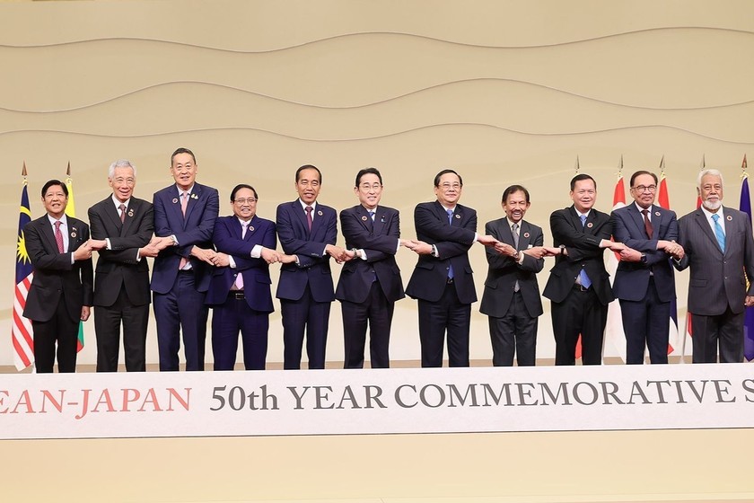 Thủ tướng Chính phủ Phạm Minh Chính dự phiên khai mạc Hội nghị Cấp cao Kỷ niệm 50 năm quan hệ ASEAN - Nhật Bản. (Ảnh: Dương Giang/TTXVN)