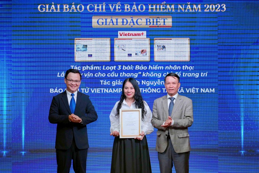 Giải Đặc biệt đã được trao cho tác giả Hạnh Nguyễn, báo điện tử VietnamPlus, Thông tấn xã Việt Nam.