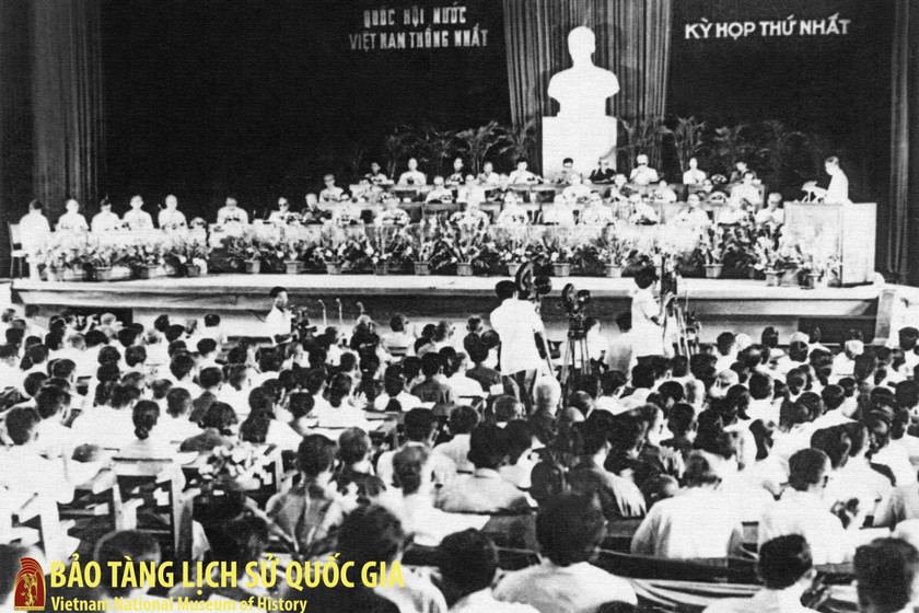 Tháng 7/1976, tại Kỳ họp thứ nhất, Quốc hội khóa VI đã quyết định đổi tên nước Việt Nam Dân chủ Cộng hòa thành nước Cộng hòa xã hội chủ nghĩa Việt Nam. (Ảnh: TL/Nguồn: BTLSQG)