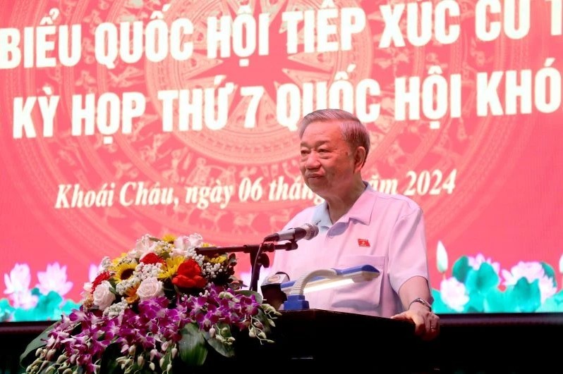 Bộ trưởng Bộ Công an Tô Lâm tiếp xúc cử tri tại huyện Khoái Châu, tỉnh Hưng Yên. (Ảnh: NDO)