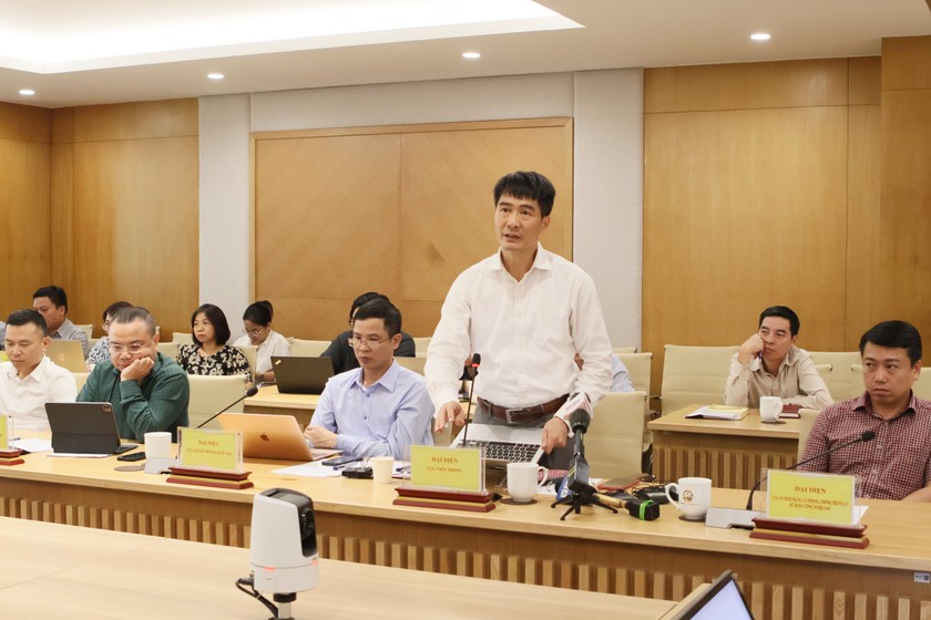 Phó Cục trưởng Cục Viễn thông Nguyễn Phong Nhã trả lời về vấn đề SIM rác. (Ảnh: PV)