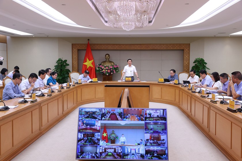 Phó Thủ tướng Trần Hồng Hà yêu cầu Bộ Tài chính khẩn trương giải trình, tiếp thu, hoàn thiện dự thảo Nghị định quy định về tiền sử dụng đất, tiền thuê đất trình Chính phủ xem xét, quyết định. (Ảnh: TTXVN)