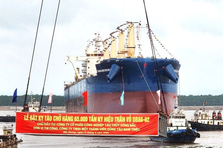 Hôm 11/5, sau khi hạ thủy tàu hàng rời 65.000 tấn mang tên “Trường Minh Dream 01”, đóng tàu Nam Triệu tiếp tục đặt ky đóng mới con tàu thứ 2 có trọng tải tương tự.